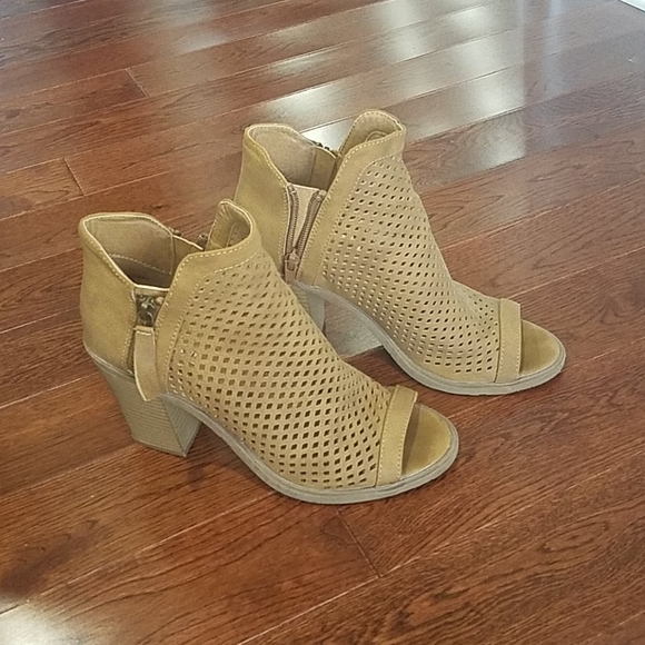 Shoes - Camel cutout ankle booties